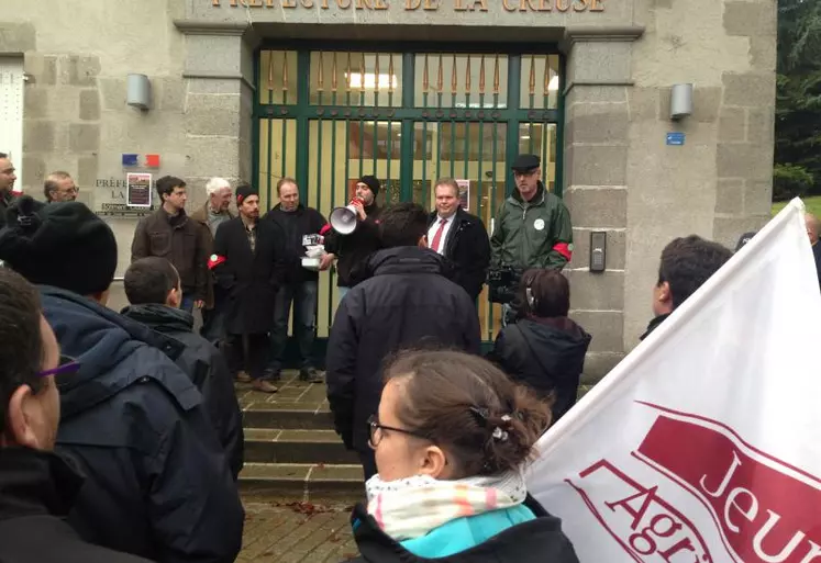 Les manifestants ont rencontré le député Jean-Baptiste Moreau, et lui ont signifié l'absence de cohérence politique du Gouvernement.