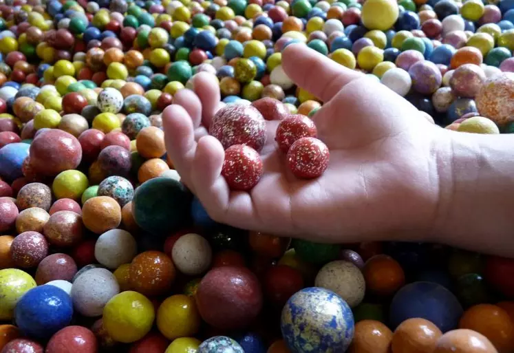 Les billes en terre reviennent sur le devant de la scène pour le plus grand plaisir des petits et des grands.