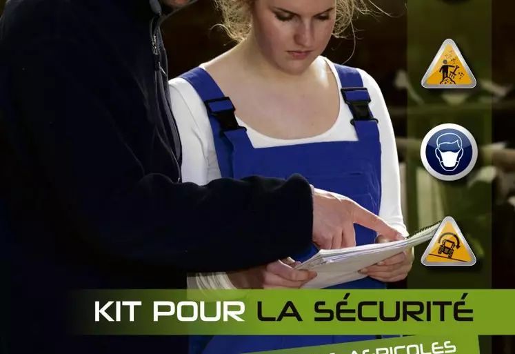 Lors de cette formation, un kit de sécurité comprenant des panneaux reprenant l’affichage obligatoire et des planches d’autocollants sur les risques et les mesures de prévention associés vous sera remis.