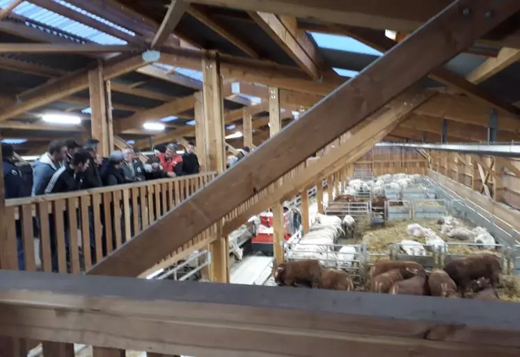 Le bâtiment automatisé de la ferme expérimentale des Bordes.