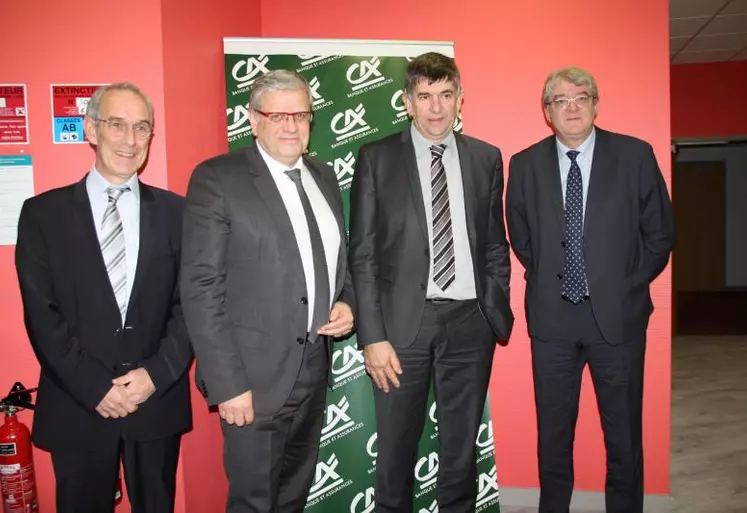 De gauche à droite : Pierre Lecuyer, directeur de la communication et du mutualisme, Gérard Ouvrier-Buffet, directeur général, Jean-Michel Forest, président et Pierre Vallayer, directeur financier.