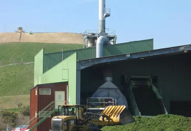 A Nolhac, l'usine chargée de déshydrater la luzerne sera 
dimensionnée pour traiter environ 1000 ha de luzerne.