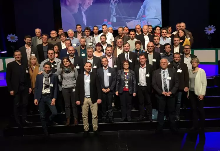 Les agriculteurs d’Auvergne-Rhône-Alpes présents en force au congrès de la FNSEA, ici aux côtés de Christiane Lambert, 
présidente de la FNSEA (au centre).