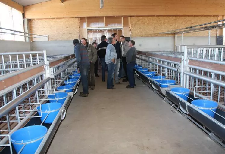 De nombreux éleveurs sont venus visiter le nouveau bâtiment béton-bois de 1 090 m2.