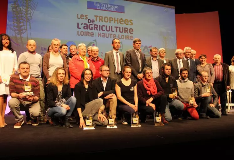 Les huit lauréats se sont vus remettre les Trophées de l’agriculture par les partenaires de l’événement.