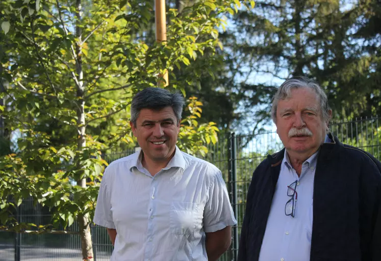 Le directeur du CFPPA Frédéric Reymondon et Emmanuel Coste co-président de l'association Au Fil de l'Eau heureux de voir aboutir leur projet de légumerie.