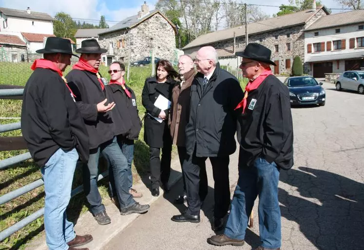 Les Préfets du département et de la région Auvergne sur l'EARL du Meygal à Sagnes (Araules).