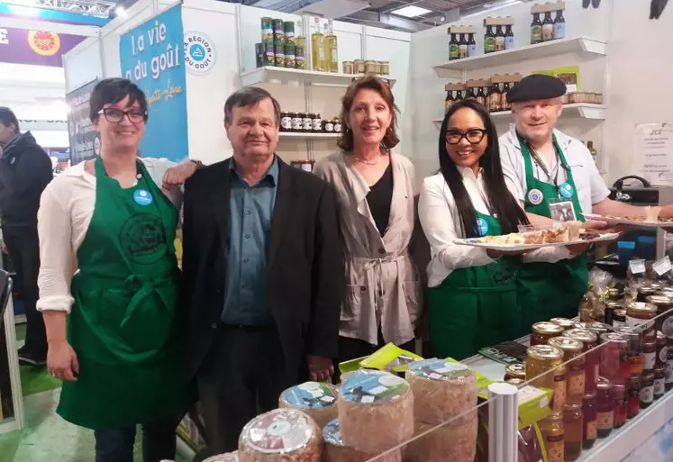 Sur le stand du comité de promotion des produits agricoles.