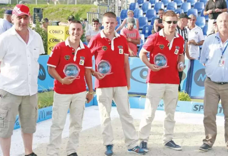 Aux côtés des vainqueurs de l’étape d’Aurillac, Thierry Leymarie (Nenes events), à gauche, s’est réjouit du succès des Masters.