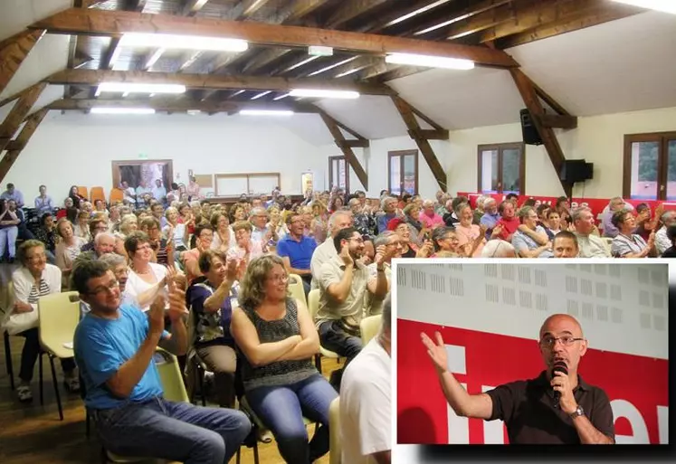 Une salle comble et enthousiaste  a encouragé les candidats sélectionnés après avoir répondu aux questions de Nicolas Stoufflet (en médaillon).