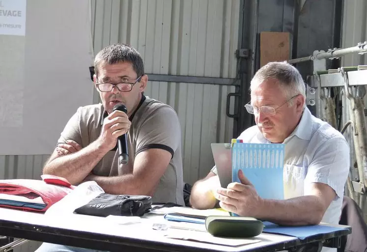 Les éleveurs montbéliard adhérents au syndicat se sont réunis chez David Besseyre à Apchon. Malgré les difficultés conjoncturelles, la participation aux concours reste bonne avec des animaux de qualité.