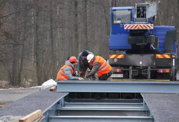 Pose d'un des trois ponts Unibridge® dans la région de Tchernihiv.