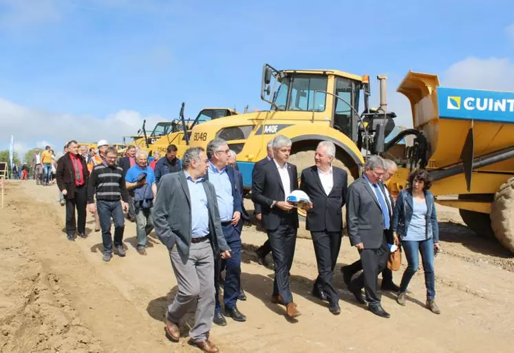 Visite du chantier en présence des élus.