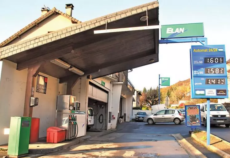 La station de Saint-Martin-Valmeroux a pu être sauvée en 2009 grâce à l’engagement financier de la mairie en place.