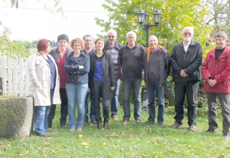 Pascal Combelle, de Cantal destination, anime un réseau de Greeters, dont les membres se sont réunis à la ferme auberge de Roffiac.