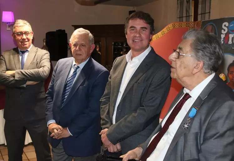 Jean-François Collin, président de l'Ordre des médecins du Cantal, deuxième en partant de la droite.