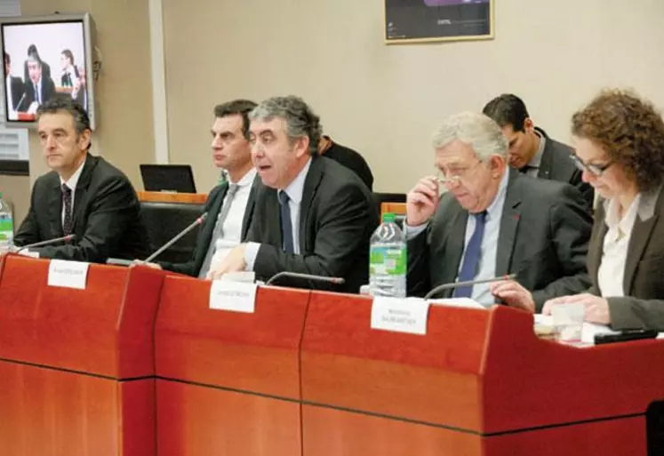 Vincent Descœur a appelé à la solidarité des conseillers généraux pour soutenir le budget 2013.