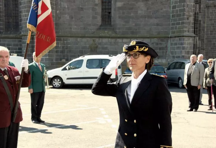 Un dépôt de gerbe qui marque l’arrivée de Delphine Balsa dans le corps préfectoral.