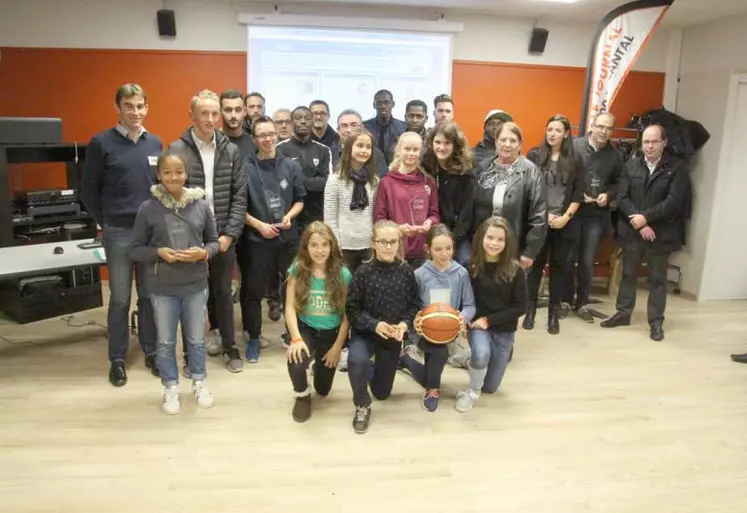 L’ensemble des lauréats des premiers trophées TSA 15 organisés par L’union du Cantal.