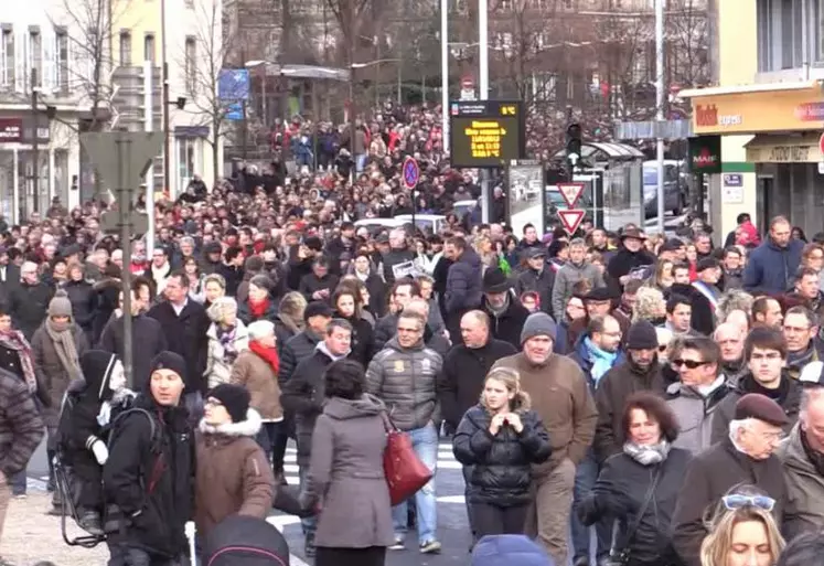 Une foule immense a parcouru les rues d'Aurillac.