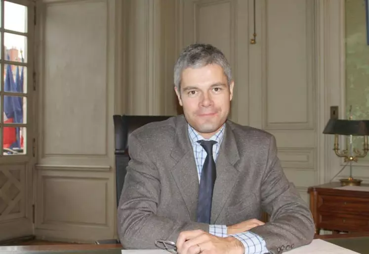 Laurent Wauquiez, ici dans sa mairie du Puy-en-Velay, devrait devenir le premier président de la grande région Auvergne-Rhône-Alpes, lors de la séance du 4 janvier.