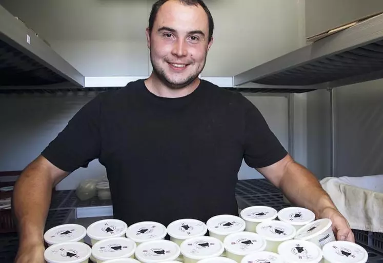 Agriculteur et depuis peu patron de sa propre entreprise de transformation, Yoan Bex se lance dans le créneau d’un célèbre fromage italien, avec une matière première locale.