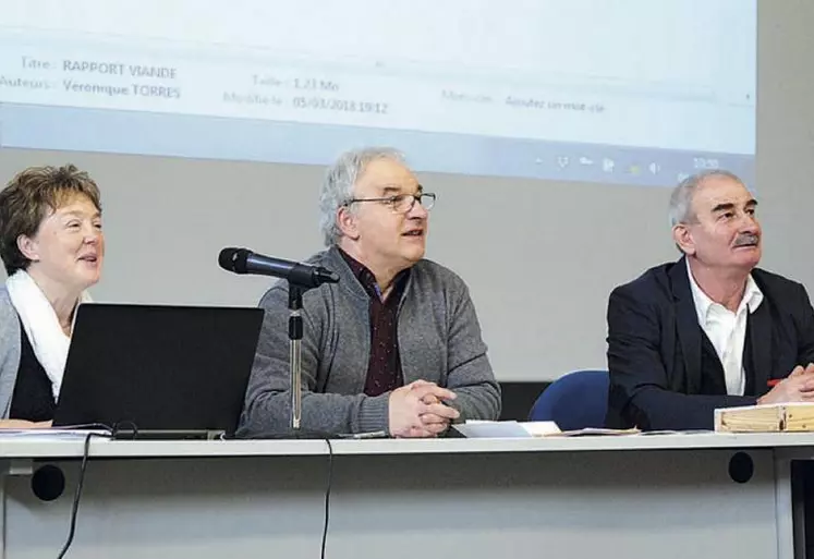 De gauche à droite, Béatrice Giral-Viala, directrice, Patrick Boulenc, responsable schéma Lacaune lait, et Joël Agulhon, vice-président d’Ovi-Test.