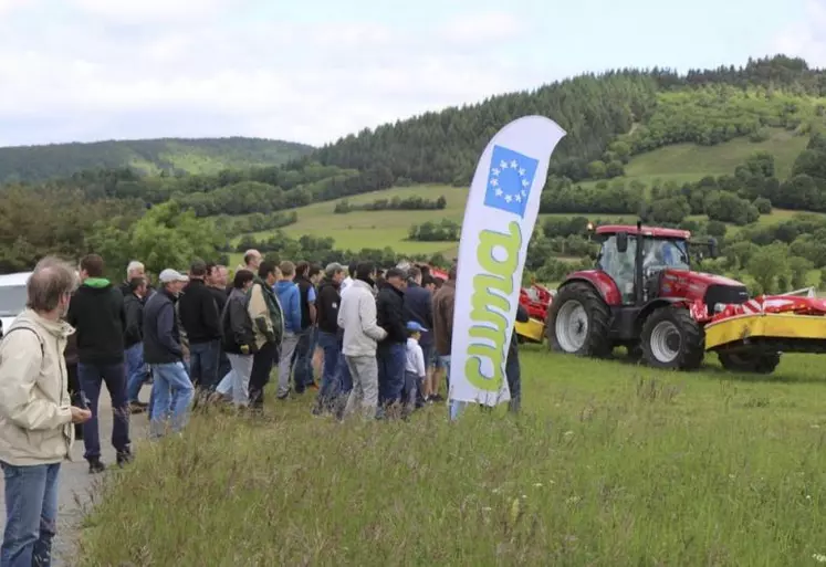 Mercredi 7 juin à Chanteruéjols, près de 500 personnes sont venues admirer les machines présentées à l’occasion de la journée machinisme départementale organisée par la FDCuma de Lozère.