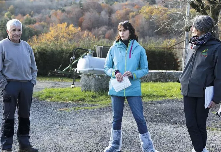 Jeudi 24 novembre, sur l'exploitation d'Albert Tichit, a eu lieu une journée sur le thème « De l'astuce à l'investissement : comment adapter et améliorer ses conditions de travail ? » organisée par la chambre d'agriculture et le GIE Occitanie Élevage.