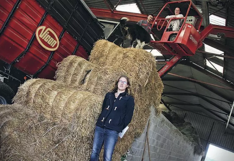 Caroline Léger de la chambre d’agriculture du Cantal accompagne Jacqueline et Gilles Lacoste de L’EARL du Cros dans leurs projets.