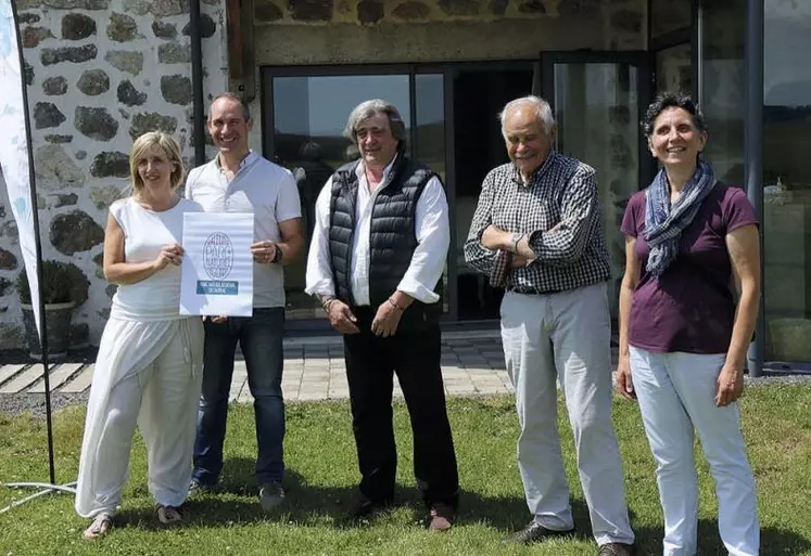 Le parc naturel régional (PNR) de l’Aubrac vient de lancer sur son territoire, la marque « Valeurs parc naturel régional », pour mettre en avant les produits et services du territoire. Les premiers marquages sont dédiés à l’hébergement touristique.