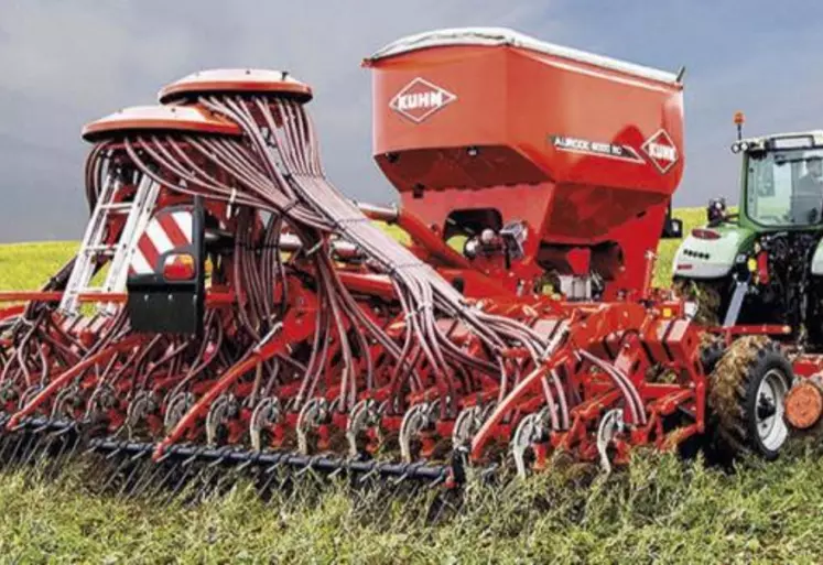 Semoir direct Kuhn Aurock avec trois rangées de disques, digne successeur du premier SD 300 apparu sur le marché en 1976.