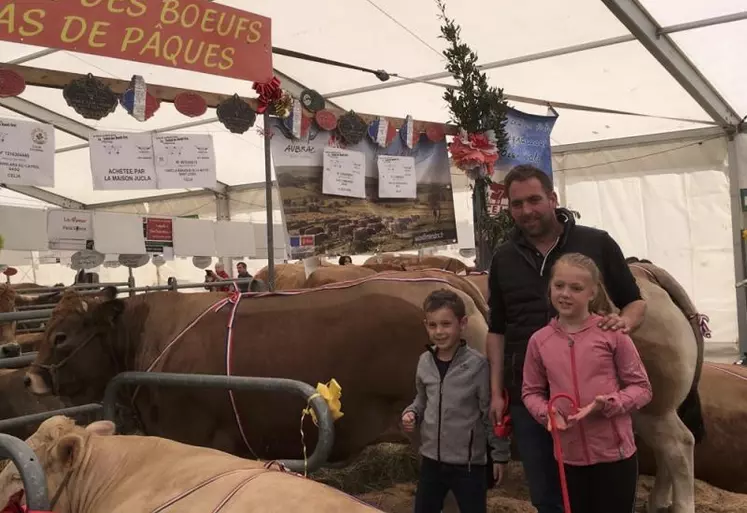 Le Gaec La Baraque de la Motte, remporte le prix de festival pour la meilleure génisse Bœuf fermier Aubrac.