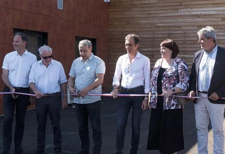 Samedi 2 juillet, en présence des élus régionaux d'Aveyron et de Lozère, la ferme du causse a inauguré son nouvel atelier de transformation et son espace visite à Longviala.