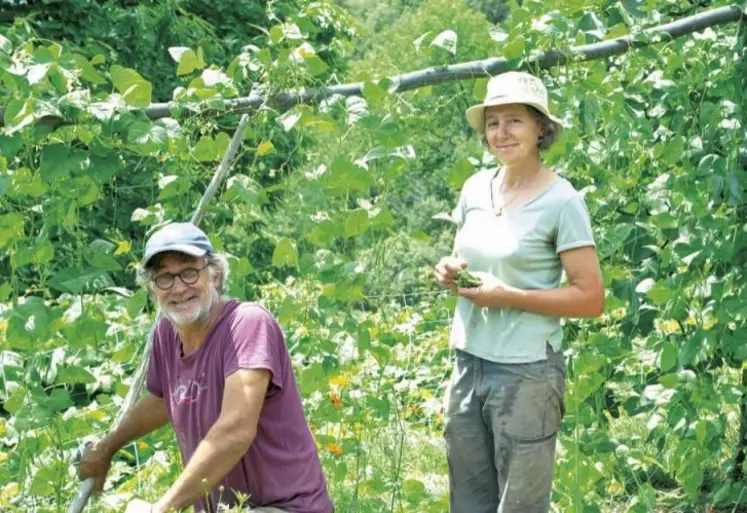 Il y a de la poésie et une certaine philosophie, dans leur manière de pratiquer l'agriculture. Frédéric et Laure Cébron de l'Isle ont eu plus d'une vie avant de se lancer comme agriculteurs, à Ventalon-en-Cévennes, dans le hameau du Cros.