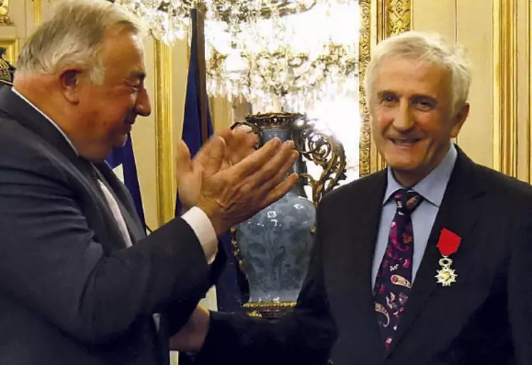 Le président du Sénat, Gérard Larcher, a remis la Légion d’honneur à Jean-Paul Pourquier.