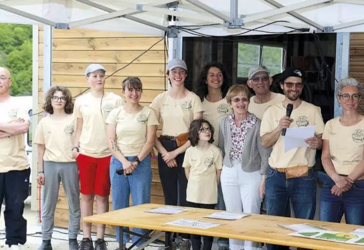 Dimanche 9 mai, la ferme équestre du Mazel a inauguré son arche de Noé, un nouveau bâtiment permettant d'accueillir plus d'animaux sur leur ferme conduite en polyculture élevage.