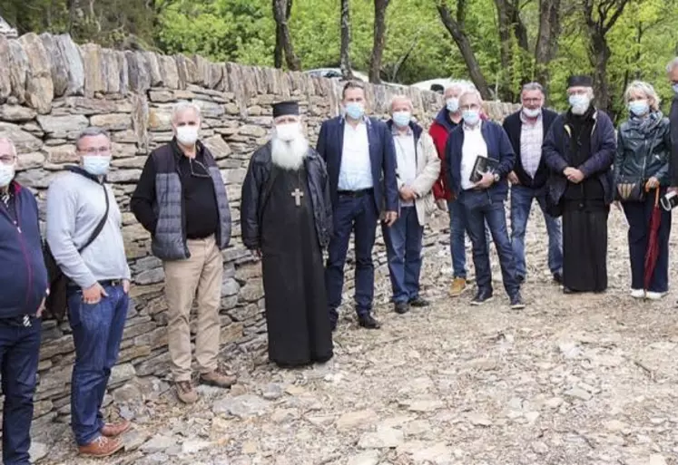 Lancé en juin 2019, le chantier consiste à reconvertir l’ancienne voie de chemin de fer reliant Florac à Sainte-Cécile-d’Andorge (Gard) en voie verte touristique.