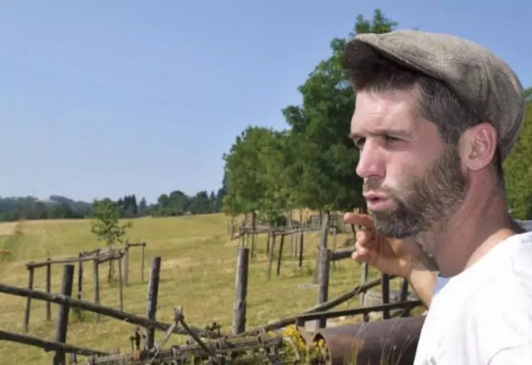 Pour placer ses arbres, Olivier Giroud a pris en compte sa ligne de travail et le passage des tracteurs, pour ne pas être gêné au moment de la fauche des prairies.