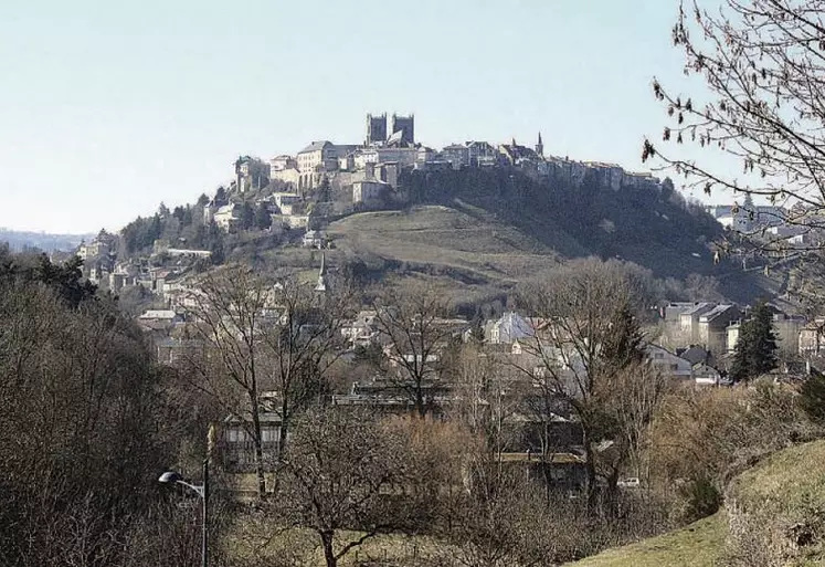 Saint-Flour fait partie de ces petites villes de France qui formulent des doléances.