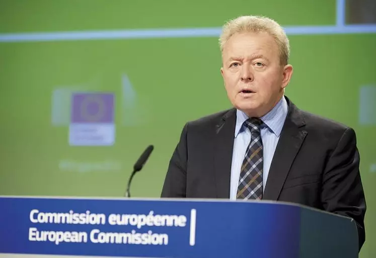 Le commissaire européen l’assure, l’objectif de 25 % de surfaces en agriculture bio dans l’UE sera atteint en 2030. Un optimisme que ne partagent pas forcément les eurodéputés qui craignent une déstabilisation du marché et un manque de soutien financier aux producteurs.