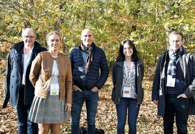 De gauche à droite : Gino Boismorin, directeur du pôle de compétitivité, Séverine Darsonville, présidente, Arnaud Chausson, responsable de projets chez Les Crudettes, Marion Delpy, chargée de missions pour l'antenne CVL et Aurélien Lepennetier, responsable du territoire est.