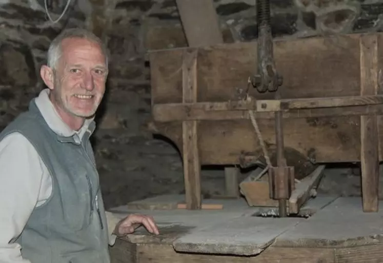 Remis progressivement en route depuis 10 ans, le moulin de Grattegals à Cans-en-Cévennes, tourne de façon régulière, produisant de la farine à l’aide du Tarnon.