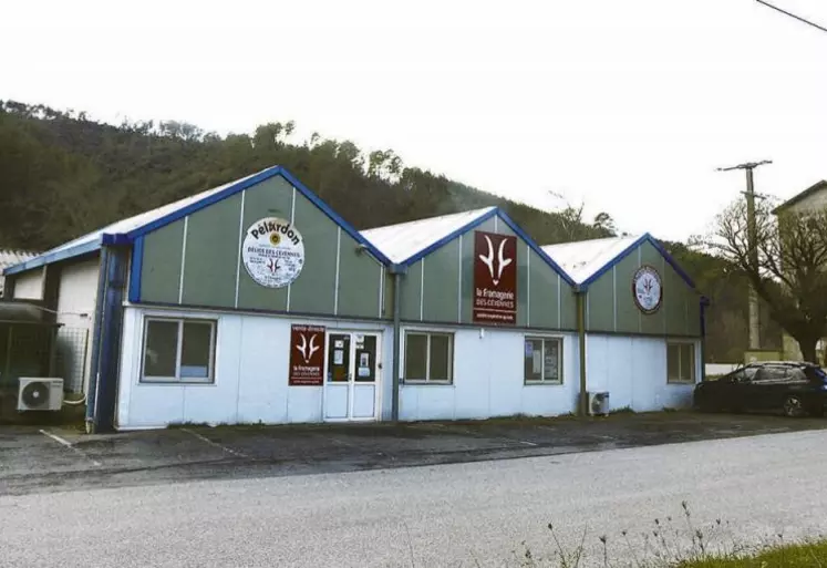 Vendredi 2 juillet, la fromagerie des Cévennes a tenu son assemblée générale dans la salle de la Passerelle à Sainte-Croix-Vallée-Françoise. À l’ordre du jour notamment : « le projet stratégique de la coopérative, intitulé Coop 2030, et les investissements à prévoir pour le réaliser ».