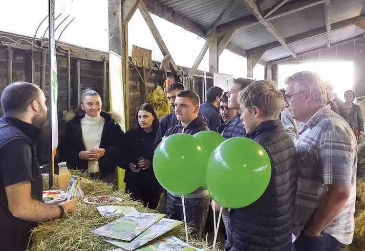 Jeudi 22 septembre, le point accueil installation a organisé une nouvelle édition de son traditionnel Barbec'instal, pour parler installation avec les futurs agriculteurs, dans une ambiance festive.