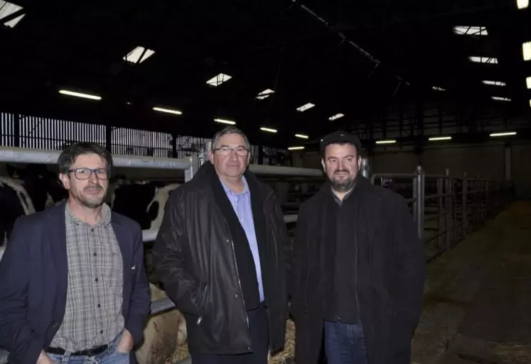 Jean-Pierre Fleury, président de la FNB, entouré d’Olivier Boulat, président de la FRB Occitanie et de Dominique Fayel, FDSEA Aveyron et président de la commission vache allaitante à la FNB.