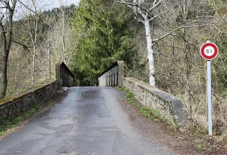 Le pont qui empêche les services d'équarissage d'atteindre la ferme d'Alphonse Salanson.