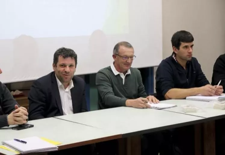 Mardi 22 novembre, au Pont-de-Montvert a eu lieu l’assemblée générale du syndicat lozérien de la race Aubrac. Yves Chassany, le président de l’UPRA Aubrac, en a profité pour annoncer la date officielle du concours national Aubrac, organisé cette année en Lozère : les 12, 13 et 14 octobre 2022.