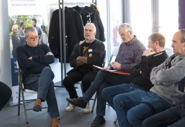 En Lozère, la MSA Languedoc a organisé cinq rencontres pour rencontrer les affiliés, exposer les sujets et discuter des problématiques de terrain.