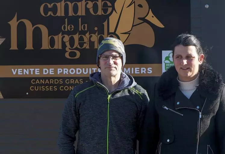 Ils ne voulaient pas « faire la même production que tout le monde », mais souhaitaient s'installer en tant qu'agriculteurs. Mélanie François et Adrien Salgado, après une réflexion de trois ans, ont pu conjuguer leurs passions en s'installant en canard gras à Chambaron.